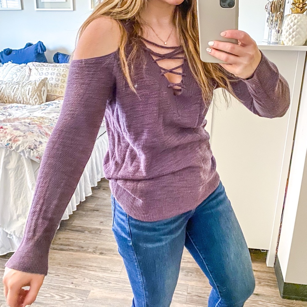 EXPRESS Purple V-Neck Cold Shoulder Sweater